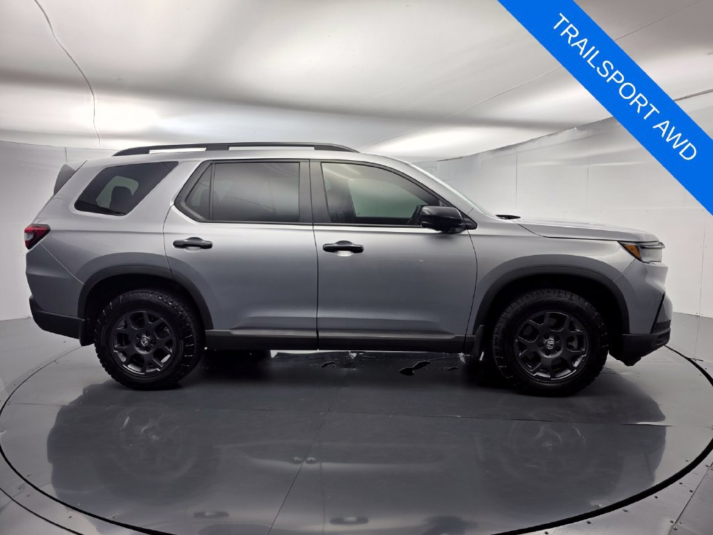 Used 2025 Honda Pilot TrailSport image 3
