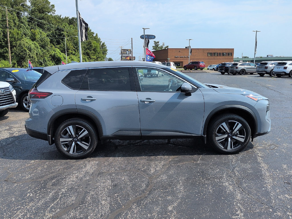 Used 2025 Nissan Rogue SL w/ SL Premium Package FWD image 2