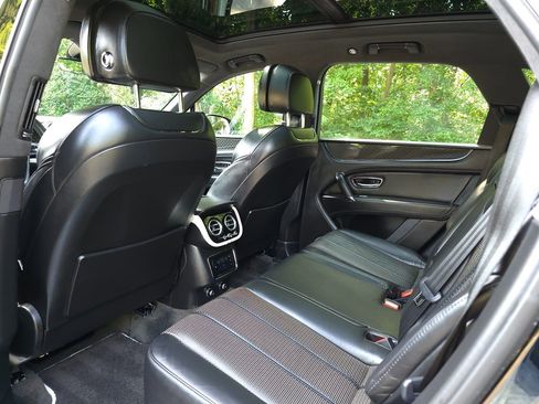 Used 2020 Bentley Bentayga Design Series image 16