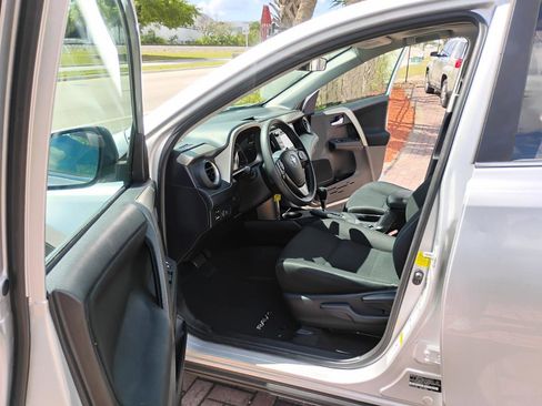 Used 2014 Toyota RAV4 XLE AWD/4WD image 8