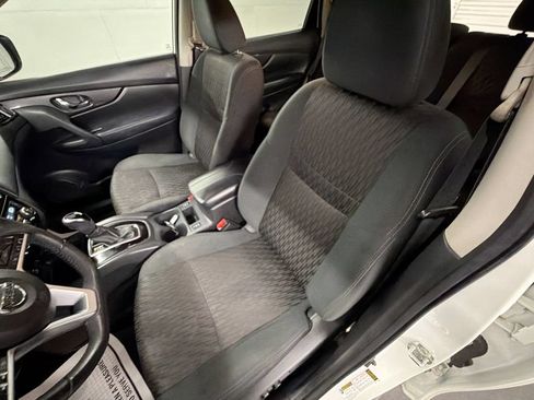 Used 2020 Nissan Rogue SV FWD image 18