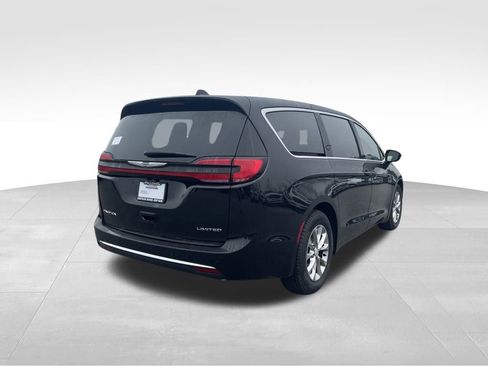 New 2026 Chrysler Pacifica Limited image 5