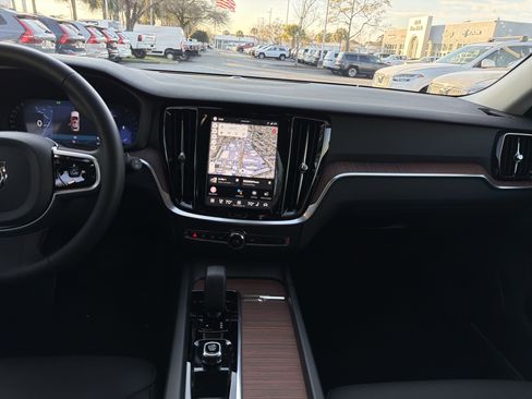 Certified 2025 Volvo V60 B5 Cross Country Plus image 31