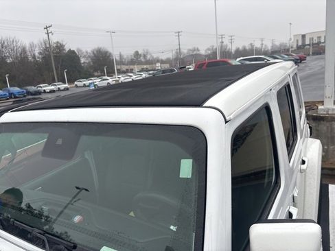 Used 2021 Jeep Wrangler Unlimited Sahara image 4