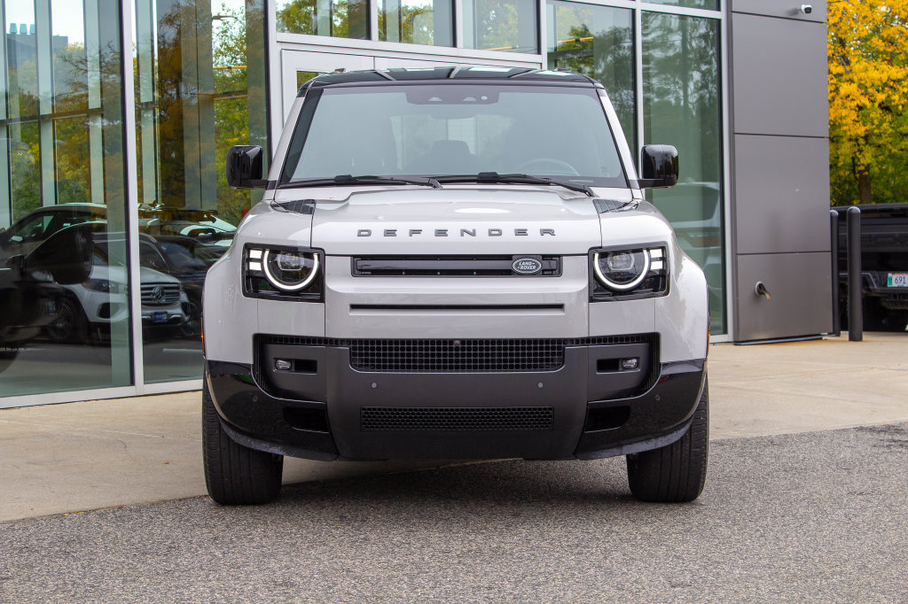 Used 2026 Land Rover Defender 110 X-Dynamic SE AWD/4WD image 2