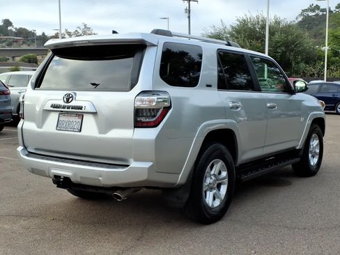 Used 2020 Toyota 4Runner SR5 Premium w/ Moonroof Package RWD image 4