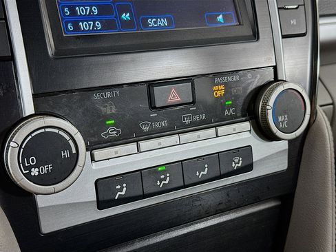 Used 2014 Toyota Camry LE image 22