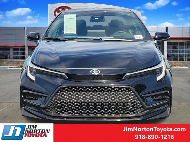 Used 2025 Toyota Corolla SE w/ SE Premium Package FWD image 2
