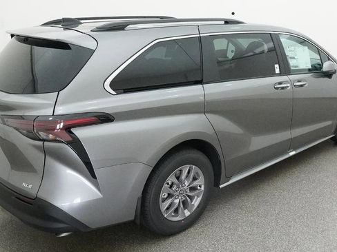 New 2026 Toyota Sienna XLE FWD image 44