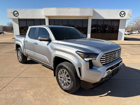 Used 2025 Toyota Tacoma Limited image 2