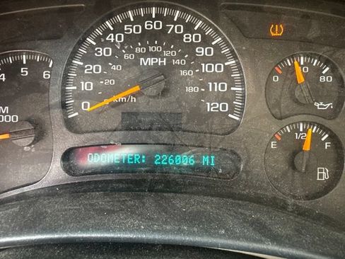 Used 2005 GMC Yukon SLT w/ SLT Preferred Equipment Group AWD/4WD image 13