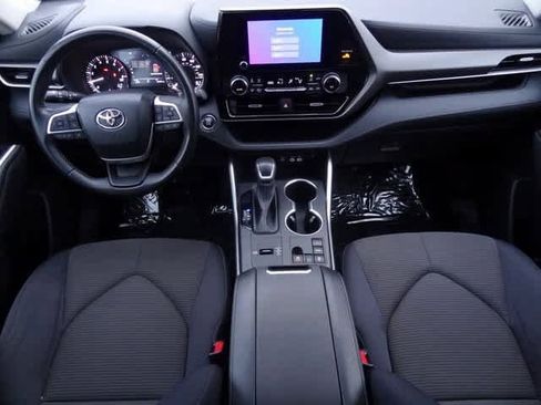 Used 2023 Toyota Highlander LE image 15