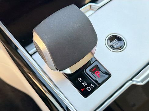 Used 2025 Land Rover Range Rover SE image 30