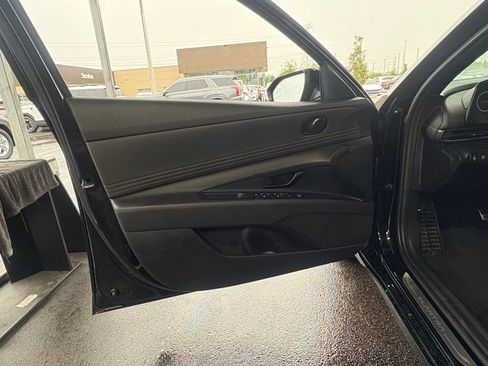 Certified 2025 Hyundai Elantra SEL FWD image 10