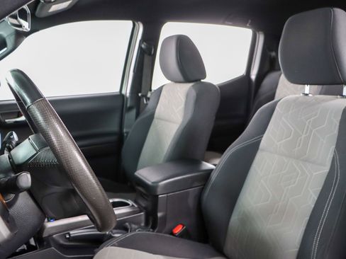 Used 2023 Toyota Tacoma TRD Off-Road image 25