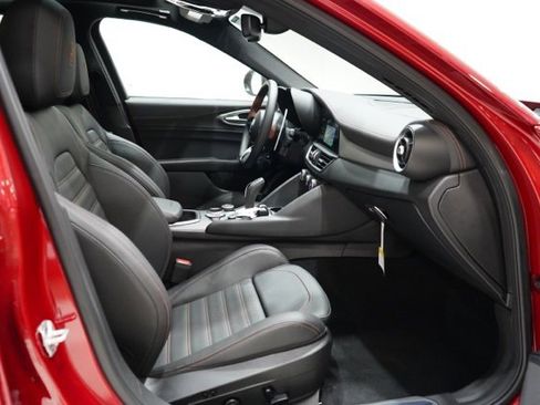 New 2025 Alfa Romeo Giulia Intensa AWD w/ Driving Assist Package image 34