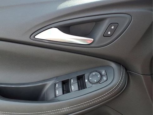 Used 2025 Buick Encore GX Preferred FWD image 17