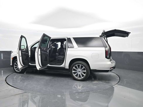Used 2023 Cadillac Escalade ESV Premium Luxury Platinum image 50