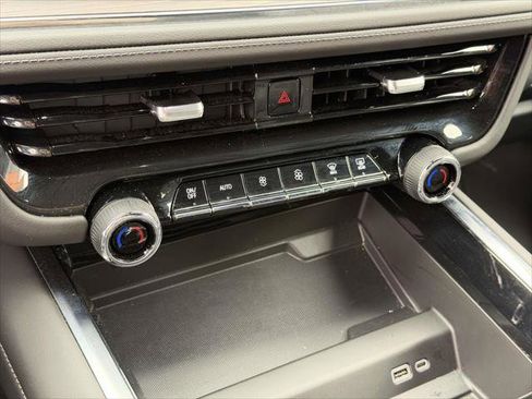 Used 2025 Chevrolet Suburban LS image 32