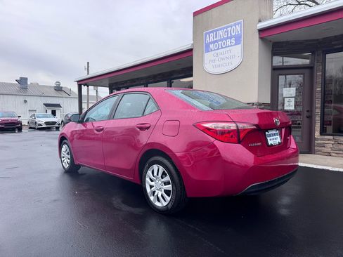Used 2019 Toyota Corolla LE image 3