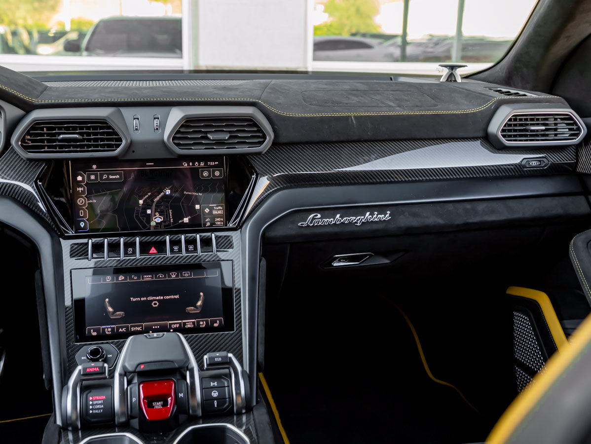 Used 2024 Lamborghini Urus Performante AWD/4WD image 28