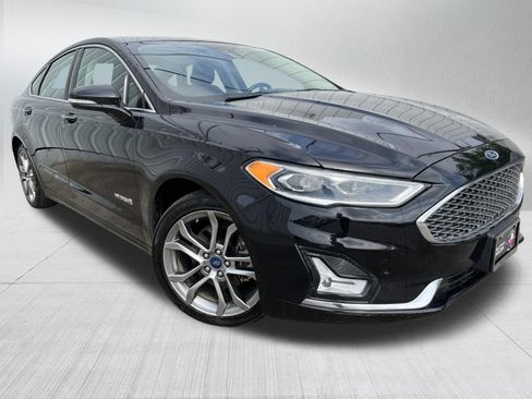 Used 2019 Ford Fusion Titanium FWD image 3