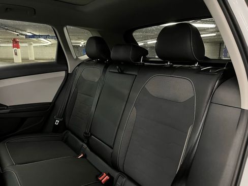 New 2025 Volkswagen Taos SE image 21