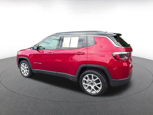 Used 2025 Jeep Compass Limited AWD/4WD image 9