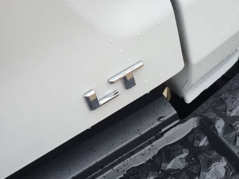 Used 2024 Chevrolet Colorado LT w/ LT Convenience Package III RWD image 9
