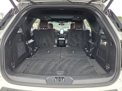 Used 2021 Ford Explorer Platinum w/ Equipment Group 601A AWD/4WD image 17