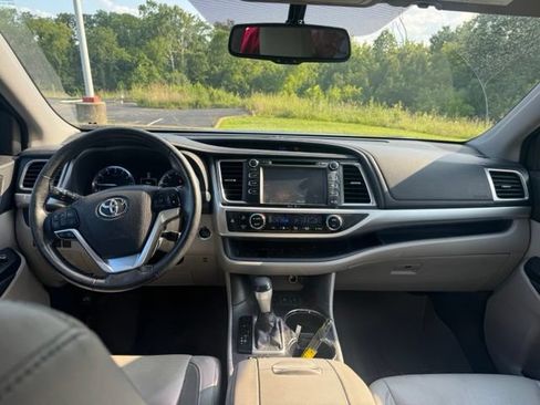 Used 2015 Toyota Highlander XLE AWD/4WD image 19