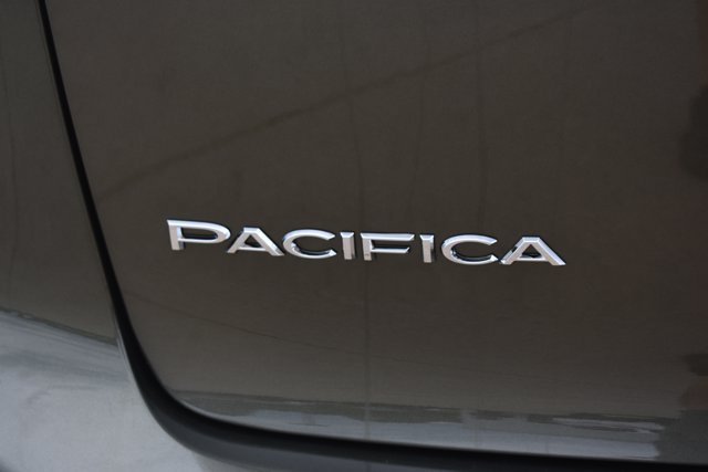 New 2027 Chrysler Pacifica Limited AWD/4WD image 7