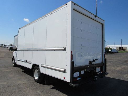 Used 2022 GMC Savana 3500 Extended w/ Power Convenience Package image 4