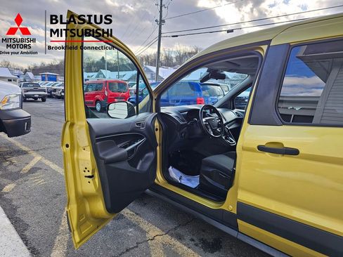 Used 2016 Ford Transit Connect XL image 9