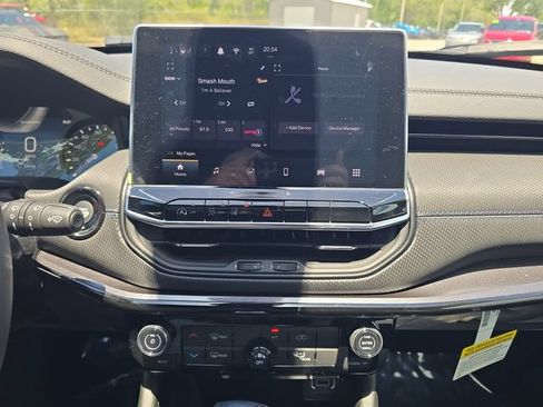 New 2026 Jeep Compass Latitude AWD/4WD image 17