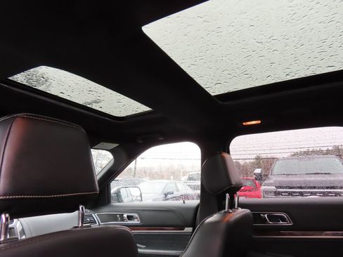 Used 2017 Ford Explorer Platinum image 31