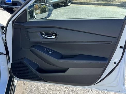 Used 2025 Honda Accord Sport image 6