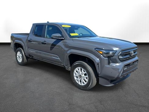 Used 2025 Toyota Tacoma SR5 image 3