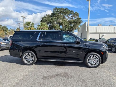 Used 2023 Chevrolet Suburban High Country w/ Advanced Technology Package image 4