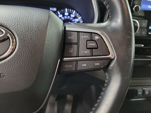 Used 2020 Toyota Highlander XLE FWD image 27