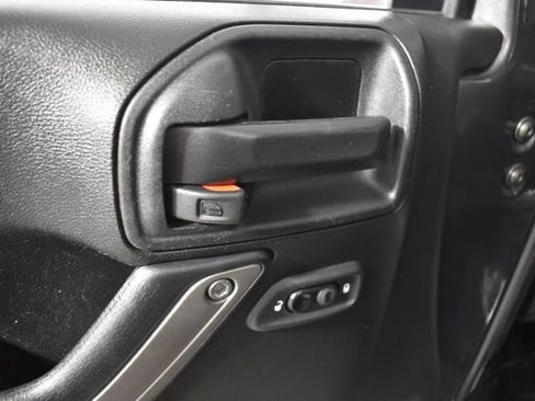 Used 2018 Jeep Wrangler Unlimited Sport AWD/4WD image 8
