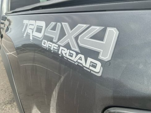 Used 2022 Toyota Tacoma TRD Off-Road image 16