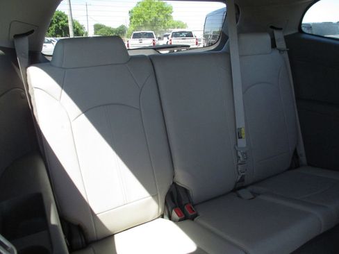 Used 2015 Chevrolet Traverse LT FWD image 25