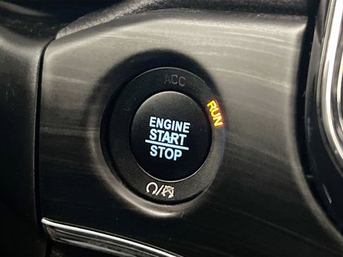 Used 2021 Jeep Grand Cherokee Limited w/ Luxury Group II image 24