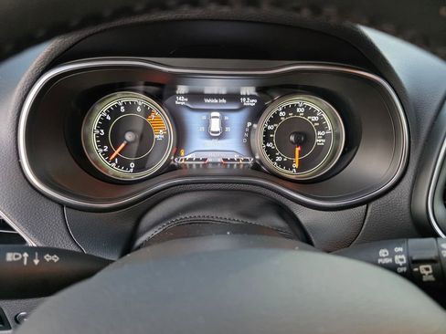 Used 2022 Jeep Cherokee Latitude Lux w/ Sun & Sound Group image 23