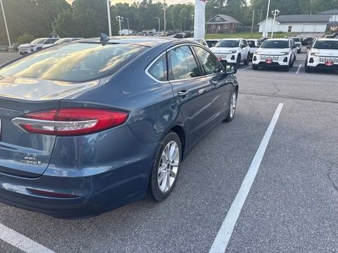 Used 2019 Ford Fusion SEL FWD image 3