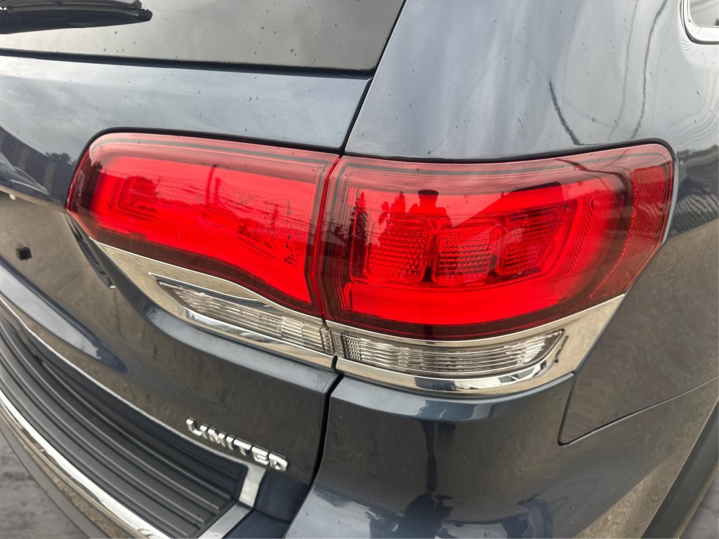 Used 2020 Jeep Grand Cherokee Limited AWD/4WD image 22