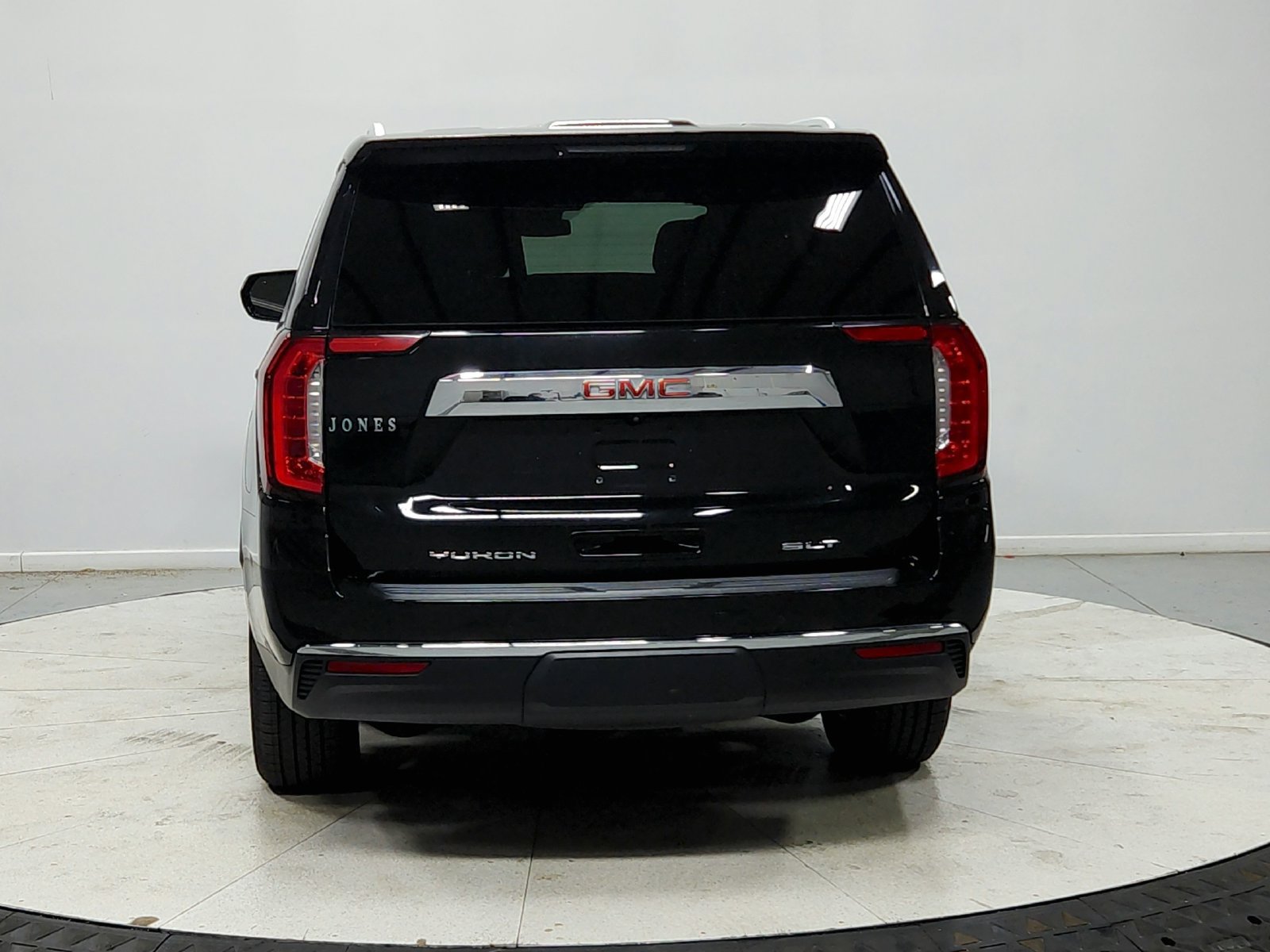 Used 2023 GMC Yukon SLT RWD image 7