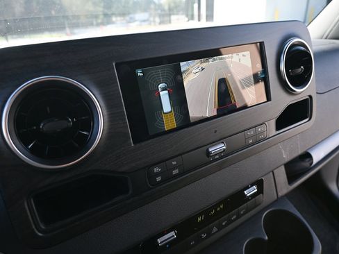 Used 2024 Mercedes-Benz Sprinter 3500 image 11