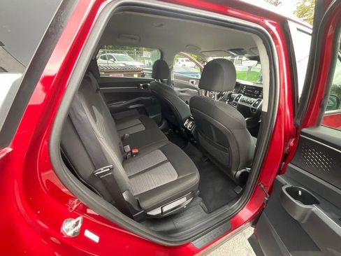 Used 2023 Kia Sorento LX image 31